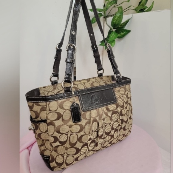 EUC Coach Monogram Shoulder bag - Picture 10 of 10